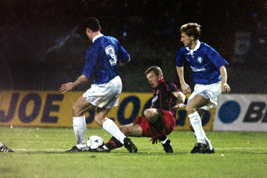 Alan Shearer, Blackburn stoppas av Christian Karlsson