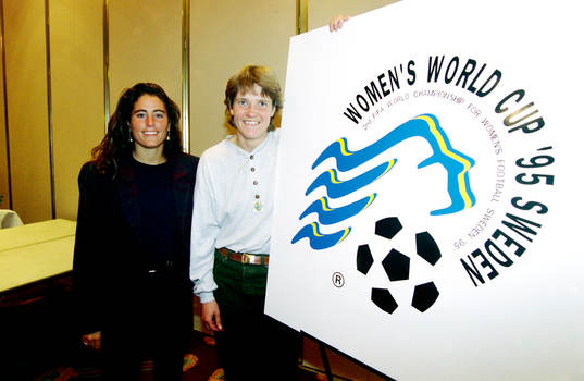 Julie Foudy, USA och Pia Sundhage, Sverige