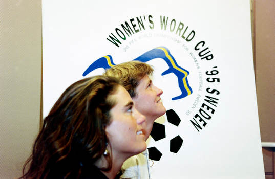 Julie Foudy, USA och Pia Sundhage, Sverige