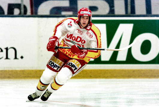 Mikael Håkanson, Modo
