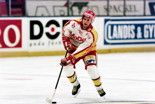 Niklas Sundström, Modo