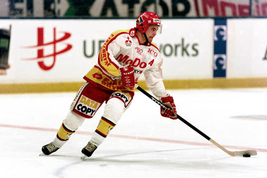 Niklas Sundström, Modo
