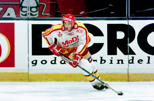 Mikael Håkanson, Modo