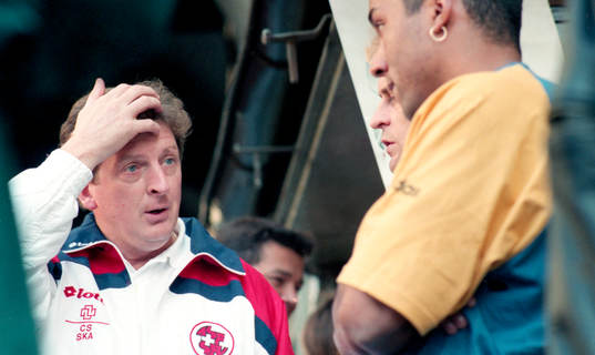 Roy Hodgson, förbundskapten, Schweiz pratar med Martin