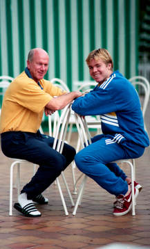 Tommy Svensson, förbundskapten och Tomas Brolin poserar