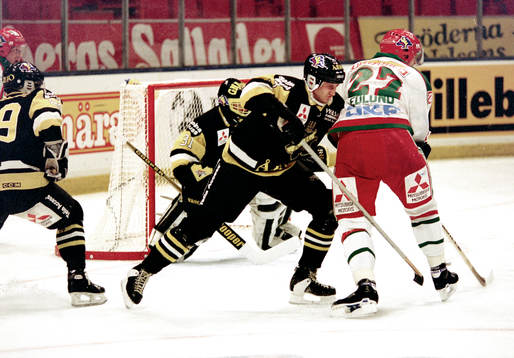 Pär Edlund, Frölunda framför Joakim Persson, målvakt i