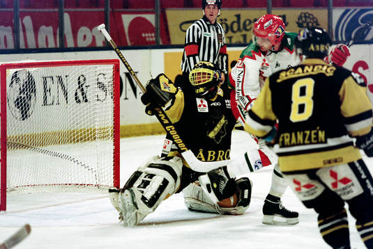 Joacim Esbjörs, Frölunda framför Joakim Persson,
