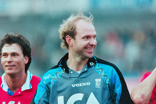 Pontus Kåmark och Thomas Ravelli, målvakt i Göteborg