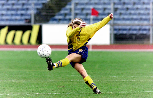 Eva Zeikfalvy, Sverige