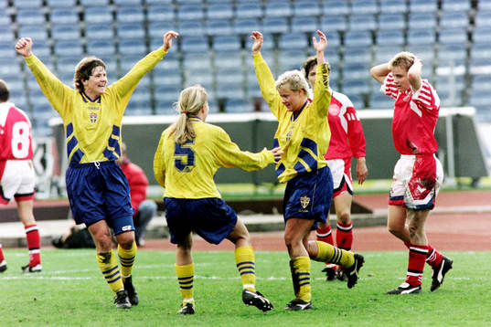 Pia Sundhage, Kristin Bengtsson och Anneli Andelén,
