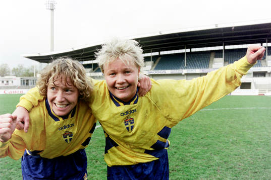 Målskyttarna Helen Johansson och Anneli Andelén, Sverige