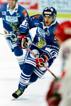 Ville Peltonen, Finland