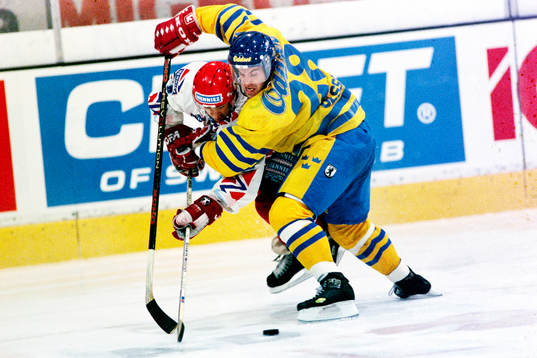 Christer Olsson, Sverige i kamp om pucken