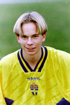 Bläddra bland fler bilder av Fotboll, Tobias Linderoth, Pojklandslaget