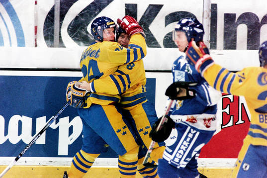 Bläddra bland fler bilder av Ishockey, Nissan Cup, Sverige - Finland, 3-2