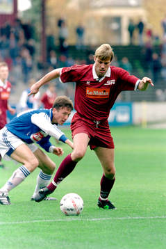 Hans Eklund, Servette med bollen framför Mats Gren,
