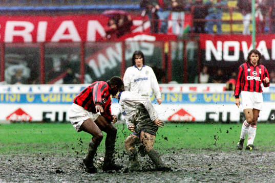 Marcel Desailly, Milan och Tomas Brolin, Parma i leran