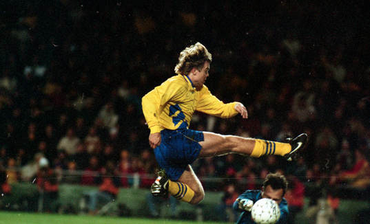 Tomas Brolin framför