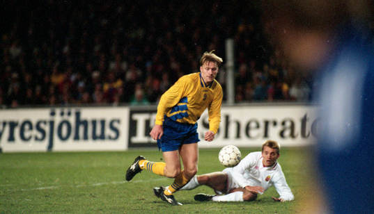 Kennet Andersson med bollen