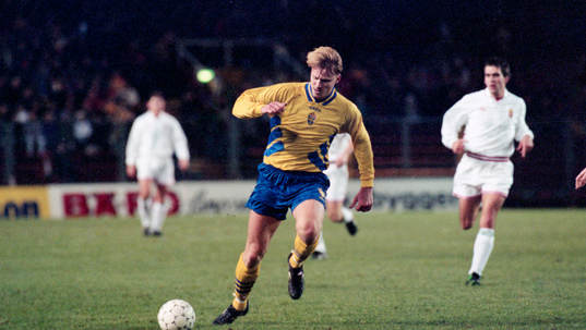 Kennet Andersson med bollen