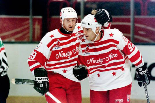 Wayne Gretzky, Ninety-Nine jublar med en lagkamrat