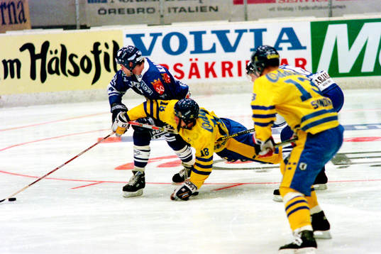 Jonas Berggvist, Sverige i kamp om pucken