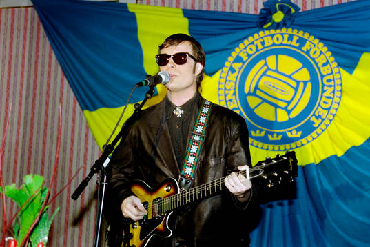 En Roy Orbison kopia på scen