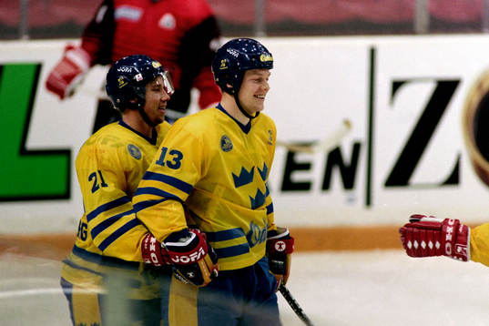 Peter Forsberg och Mats Sundin, Sverige jublar