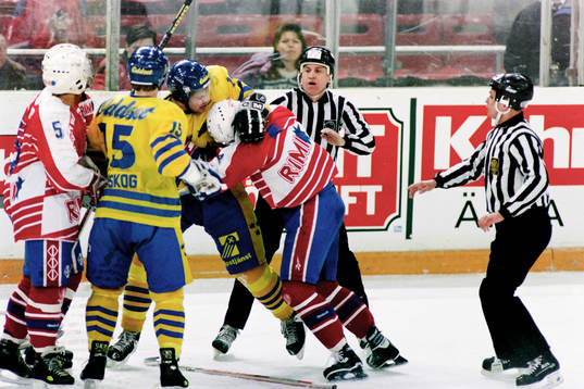 Mikael Renberg, Sverige i bråk
