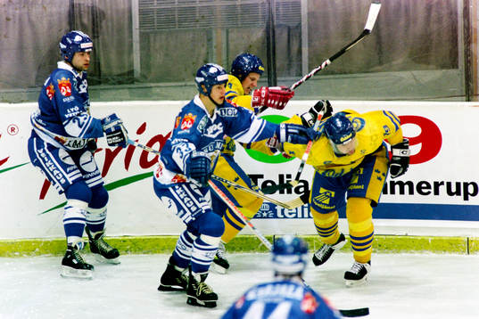 Mikael Renberg, Sverige i kamp om pucken