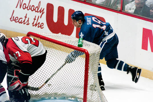Joe Sakic, Quebec bakom philadelphias målvakt Ron Hextall