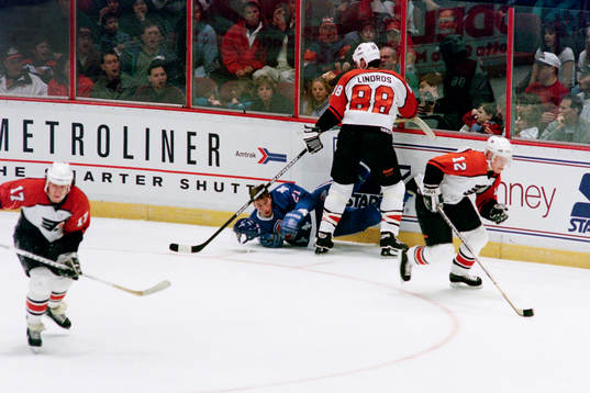 Peter Forsberg, Quebec stoppas av philadelphias Eric Lindros