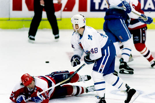Dale Hunter, Washington på isen och Scott Young, Quebec