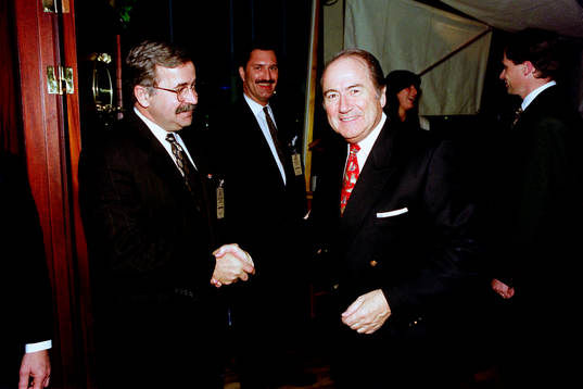 Hank Steinbrecher och Joseph S. Blatter