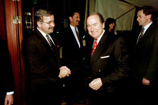 Hank Steinbrecher och Joseph S. Blatter
