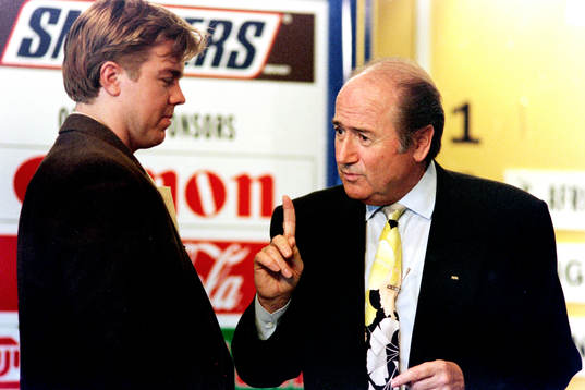 Tomas Brolin och Joseph S. Blatter