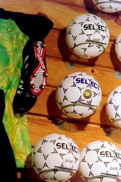 Fotbollsskor, bollar