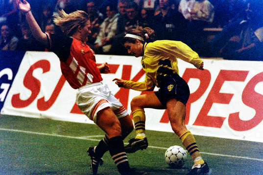 Eva Zeikfalvy, Sverige