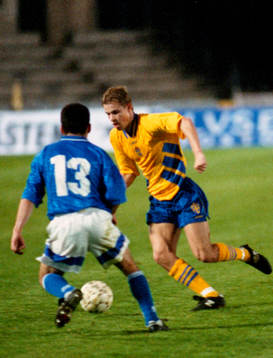 Niclas Alexandersson med bollen