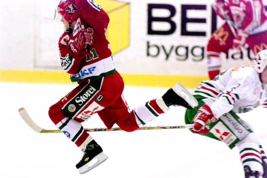 Frölundas Jerry Persson flyger fram