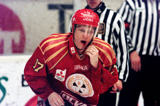 Stefan Pöllä, Brynäs har fått en smäll i ansiktet