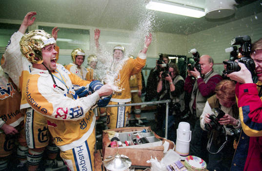Thomas Ljungberg, HV71 sprutar champagne i