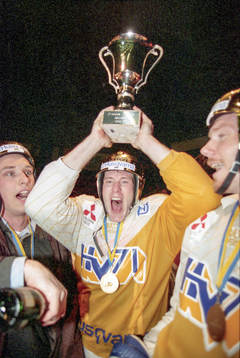 Kenneth Kennholt, HV71 med pokalen