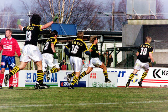 Bläddra bland fler bilder av Fotboll, Allsvenskan, Öster - AIK, 0-2
