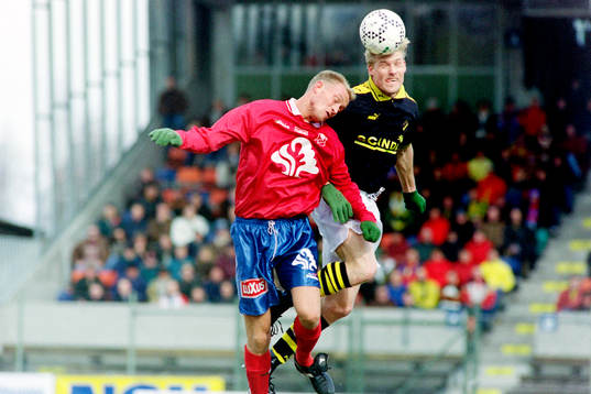 Johan Mjällby, AIK vinner en nickduell