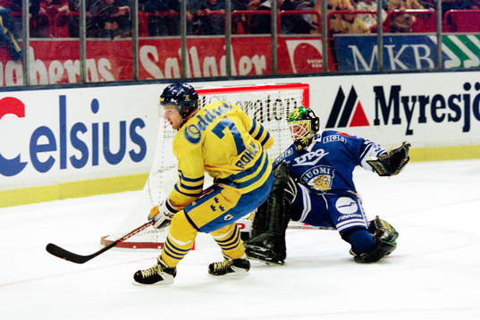 Leif Rohlin, Sverige framför finlands målvakt Jukka Tammi