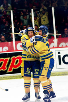 Daniel Alfredsson och Andreas Johansson, Sverige jublar