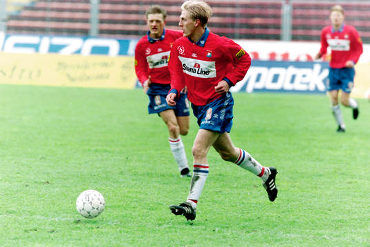 Runar Kristinsson, Örgyte med bollen