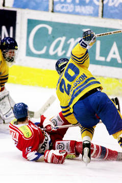 Jan Larsson, Sverige stoppas