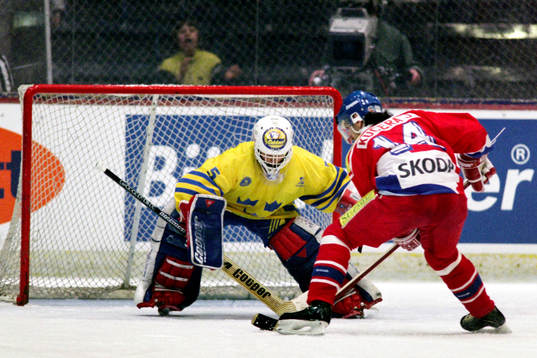 Jiri Kucera, Tjeckien framför Roger Nordström, målvakt i